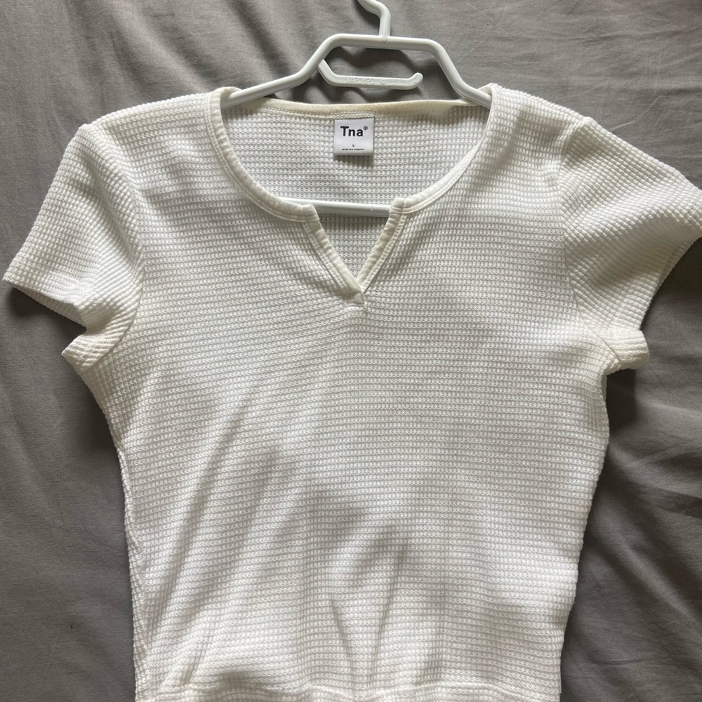 Aritzia notched thermal t shirt waffle tee white